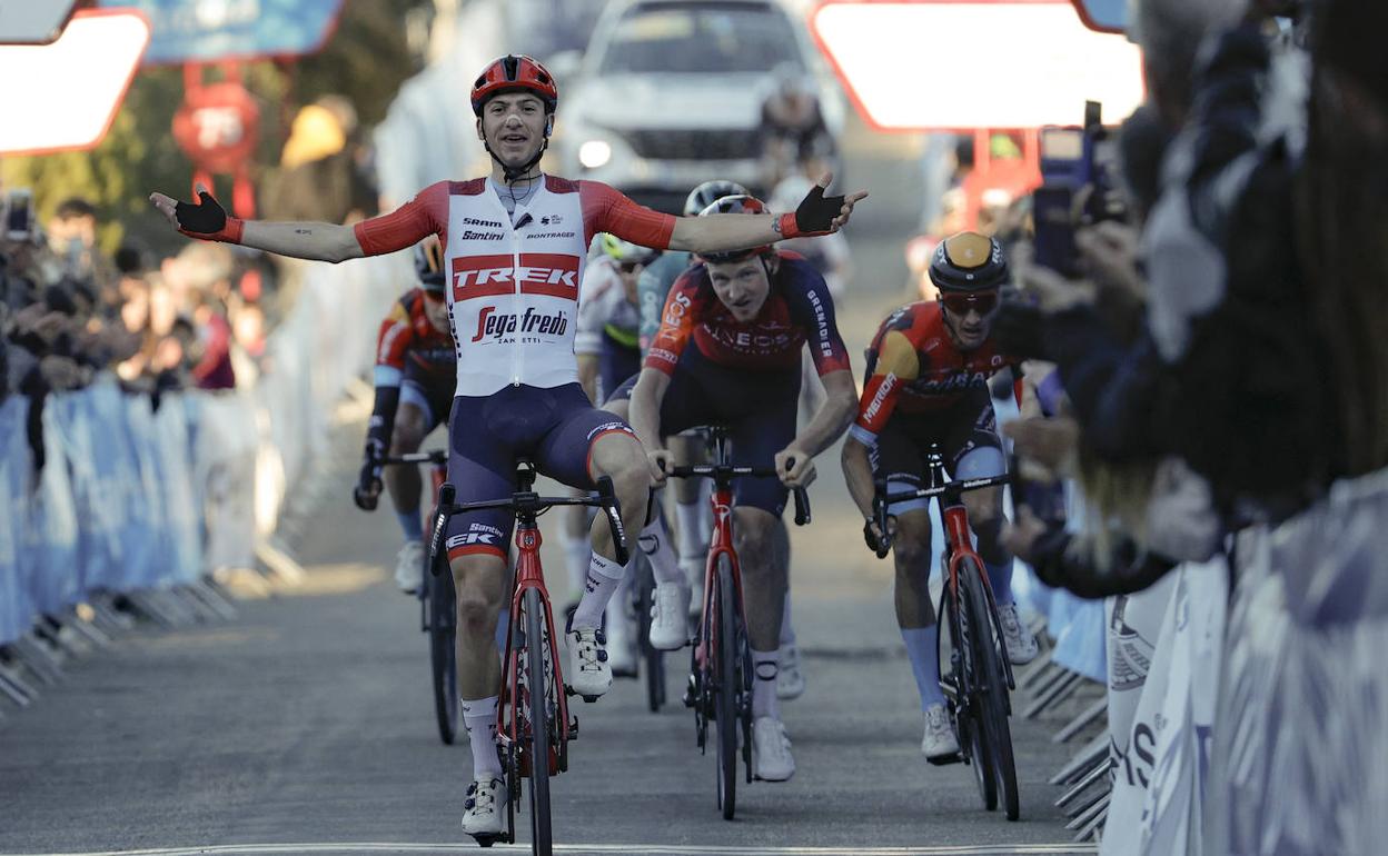 Ciccone celebra la victoria de la segunda etapa.