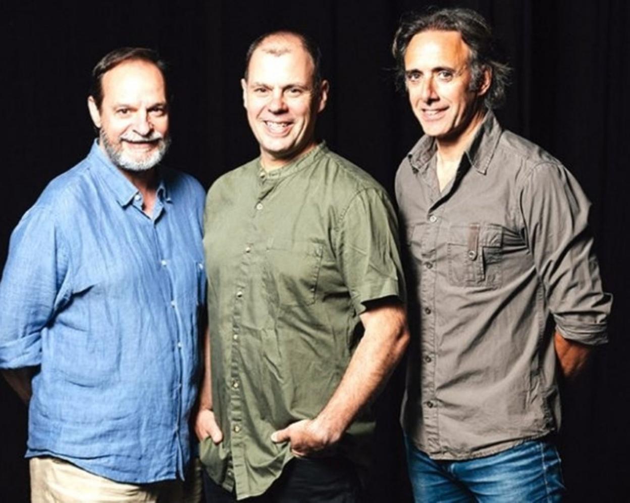 Integrantes de Ados teatroa que ofrecerán `Muchos amigos negros'. 