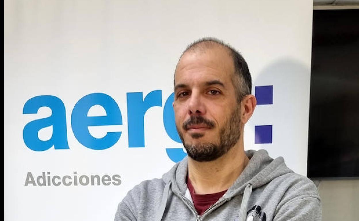 Ignacio Apestegui, en la sede de Aergi donde participa hoy en una charla sobre suicidio.