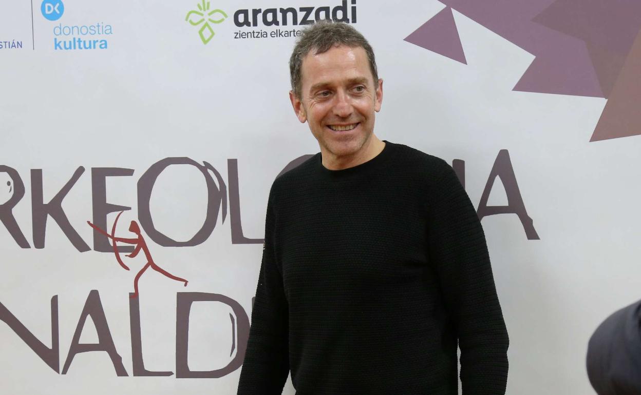 Director de la Sociedad de Ciencias Aranzadi: Juantxo Agirre: «La mano de Irulegi está para el libre disfrute de la ciudadanía»