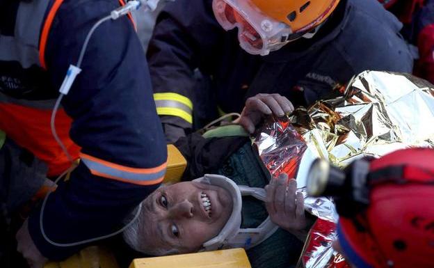 A man is rescued from the rubble of a collapsed building in Turkey