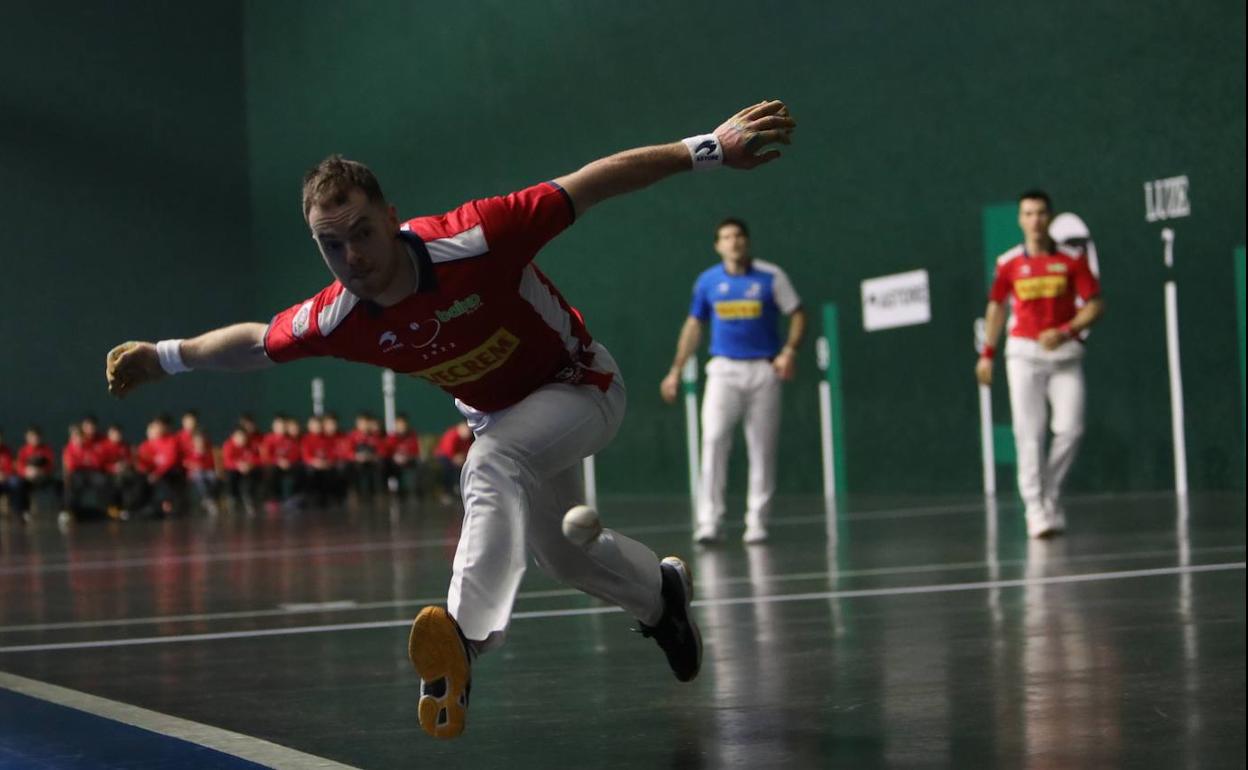 Pelota | Campeonato de Parejas: Laso se lleva un fuerte golpe en la rodilla