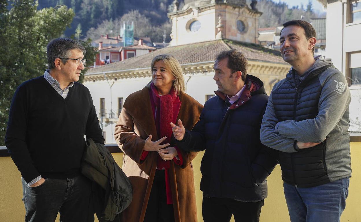 Patxi López ha acudido este sábado a la presentación del candidato a la Alcaldía de Ermua Juan Carlos Abascal.
