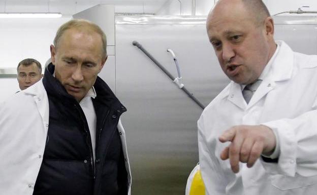 Putin, together with the founder and head of the Wagner group of mercenaries, Yevgeny Prigozhin