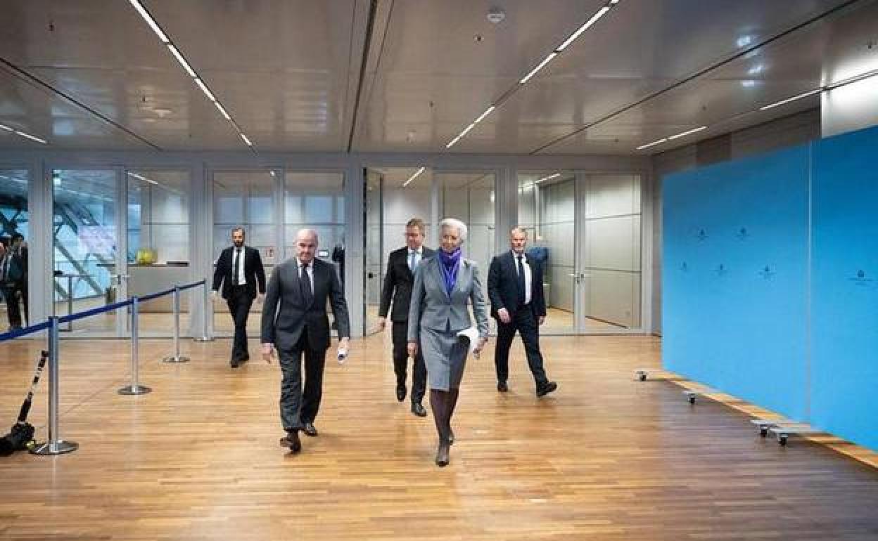 La presidenta del BCE; Christine Lagarde, y el vicepresidente del organismo, Luis de Guindos