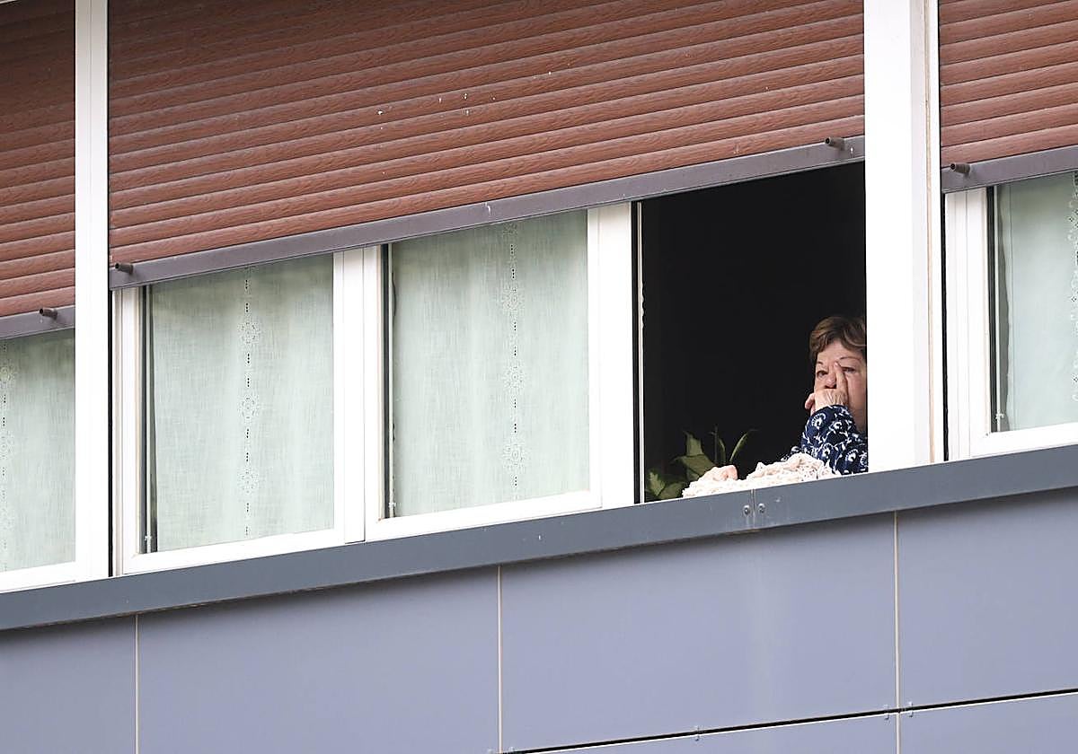 Una vecina del edificio en el que se produjo el incendio.