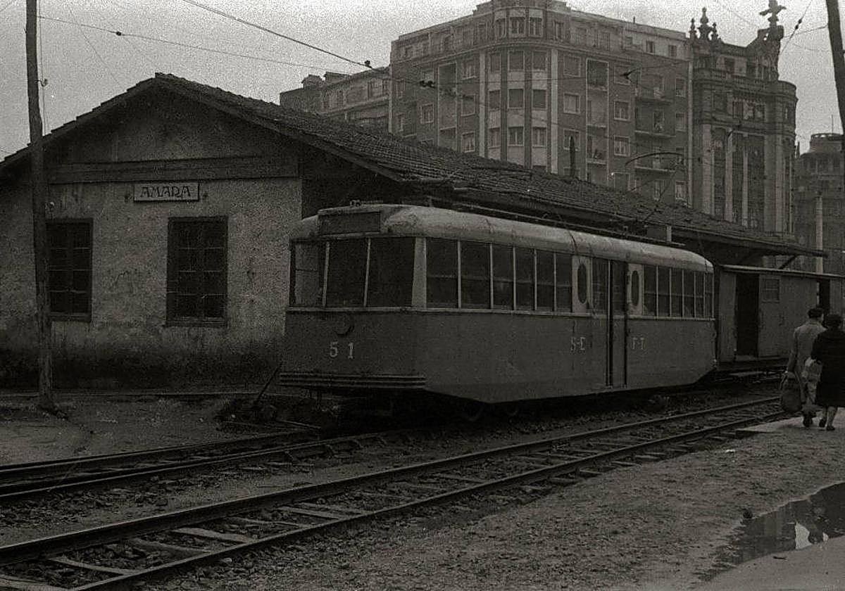 La estación de los Ferrocarriles Vascos en Amara pasó años deteriorándose.