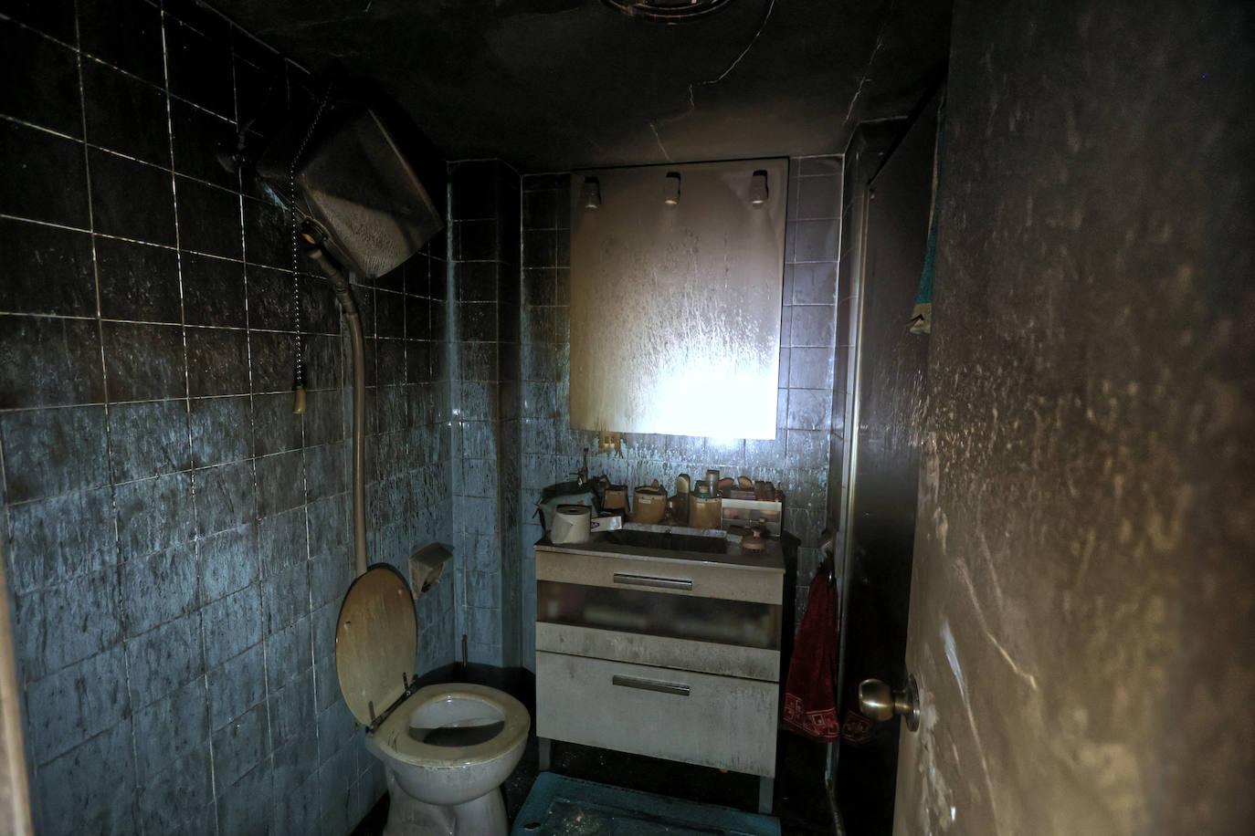 Fotos: La vivienda calcinada en Errenteria, desde dentro