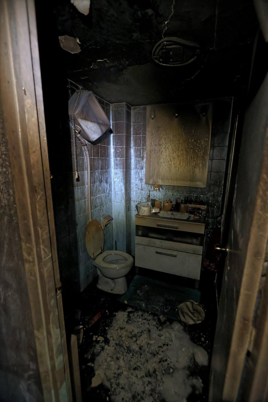 Fotos: La vivienda calcinada en Errenteria, desde dentro