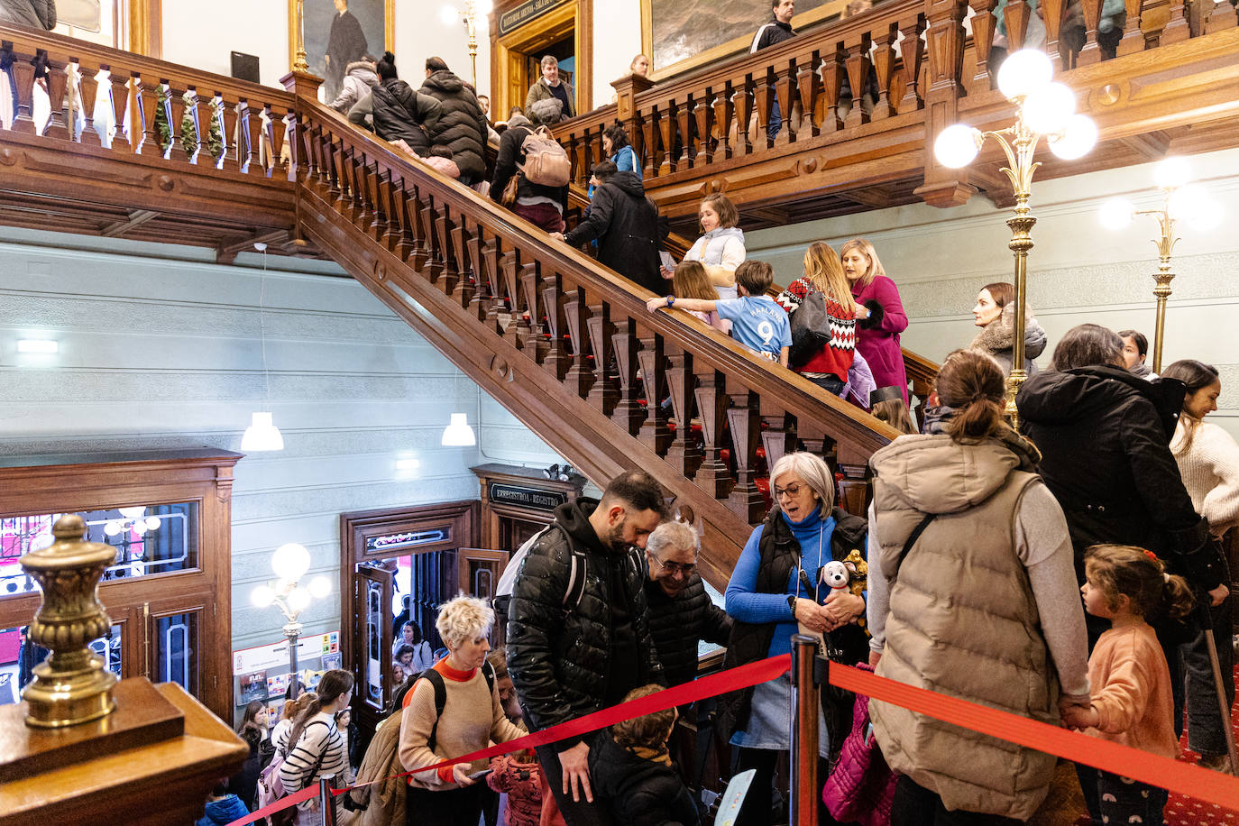 Los pajes de los Reyes Magos recogieron las primeras cartas