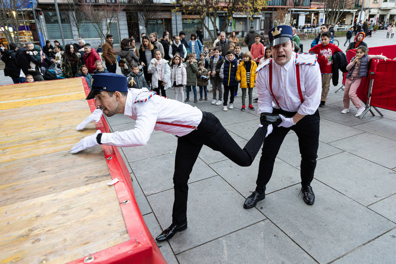 Los pajes de los Reyes Magos recogieron las primeras cartas