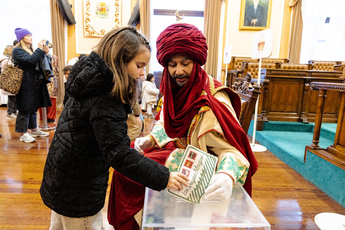 Los pajes de los Reyes Magos recogieron las primeras cartas