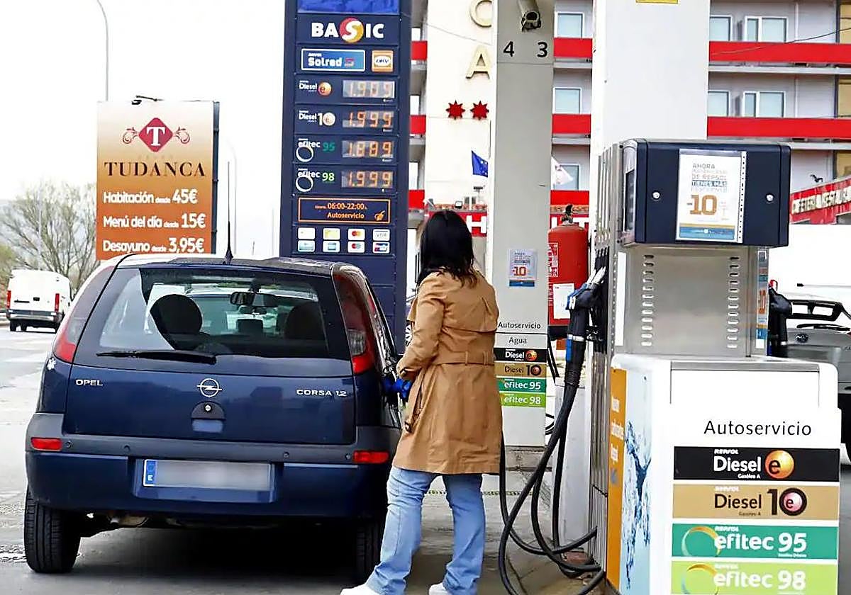 Los carburantes se mantienen en Gipuzkoa mientras arrancan el año al alza en España
