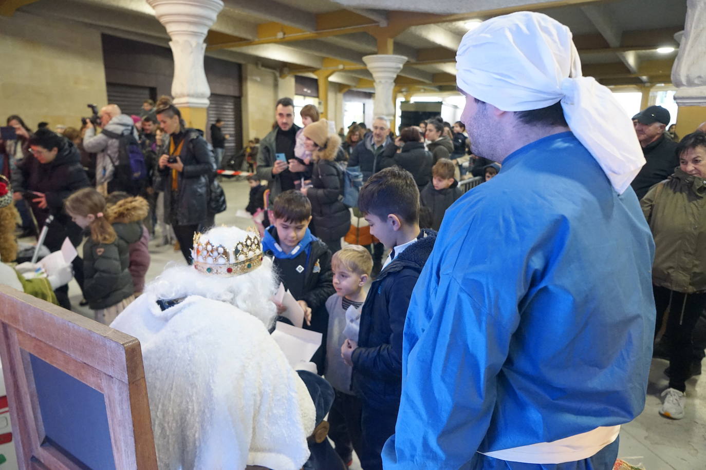 Los Reyes Magos ya se han reunido con cientos de beasaindarras