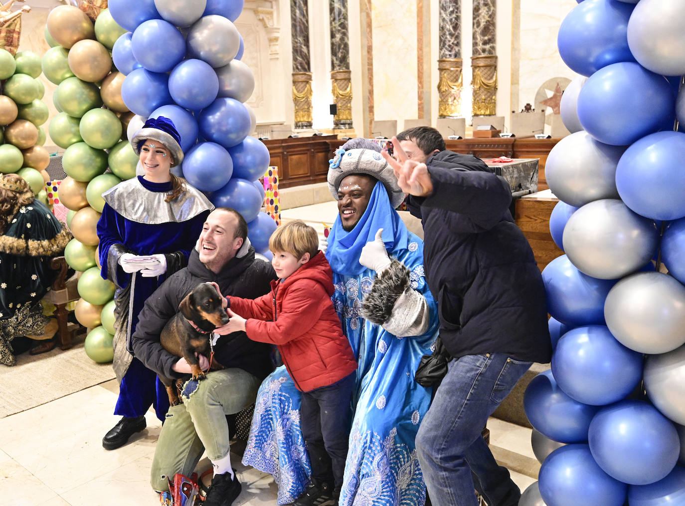 Los Reyes Magos recibieron a los niños en el Ayuntamiento de Donostia