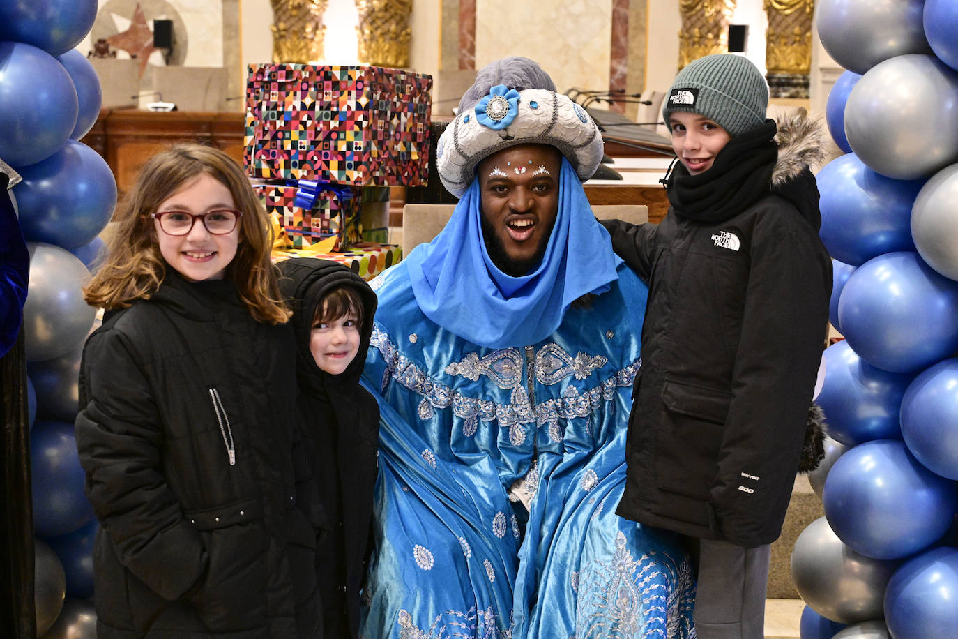 Los Reyes Magos recibieron a los niños en el Ayuntamiento de Donostia