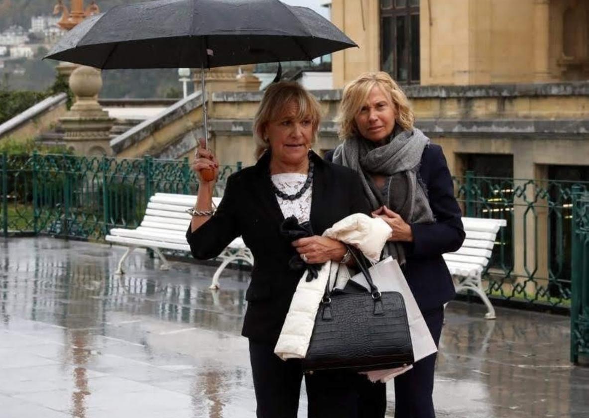 Coro Fuentes, primera ganadora del Muguerza, junto a Carmen Valero, a quien se dedicará un minuto de silencio.