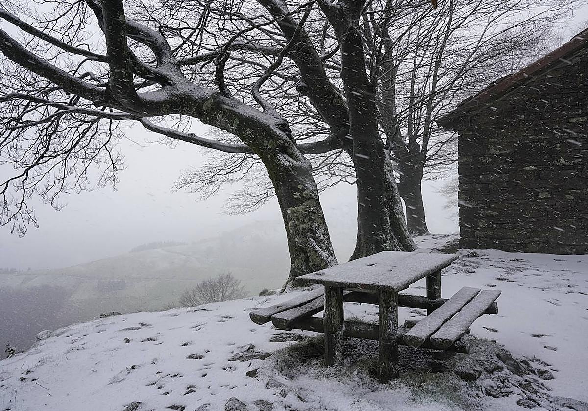 La cota de nieve se situará en torno a 700-800 metros, según informa Euskalmet.
