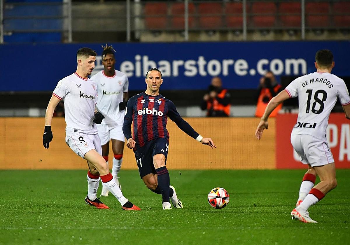 El Eibar buscaba la clasificación para los octavos de final de la Copa del Rey ante el Athletic.