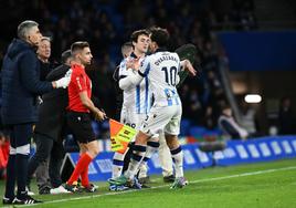 Magunazelaia entra al campo por Oyarzabal en el partido contra el Betis disputado esta temporada en el Reale Arena.