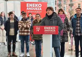 Andueza se dirige a los asistentes a la celebración de los 120 años de las Juventudes Socialistas que ha tenido lugar en Bilbao.