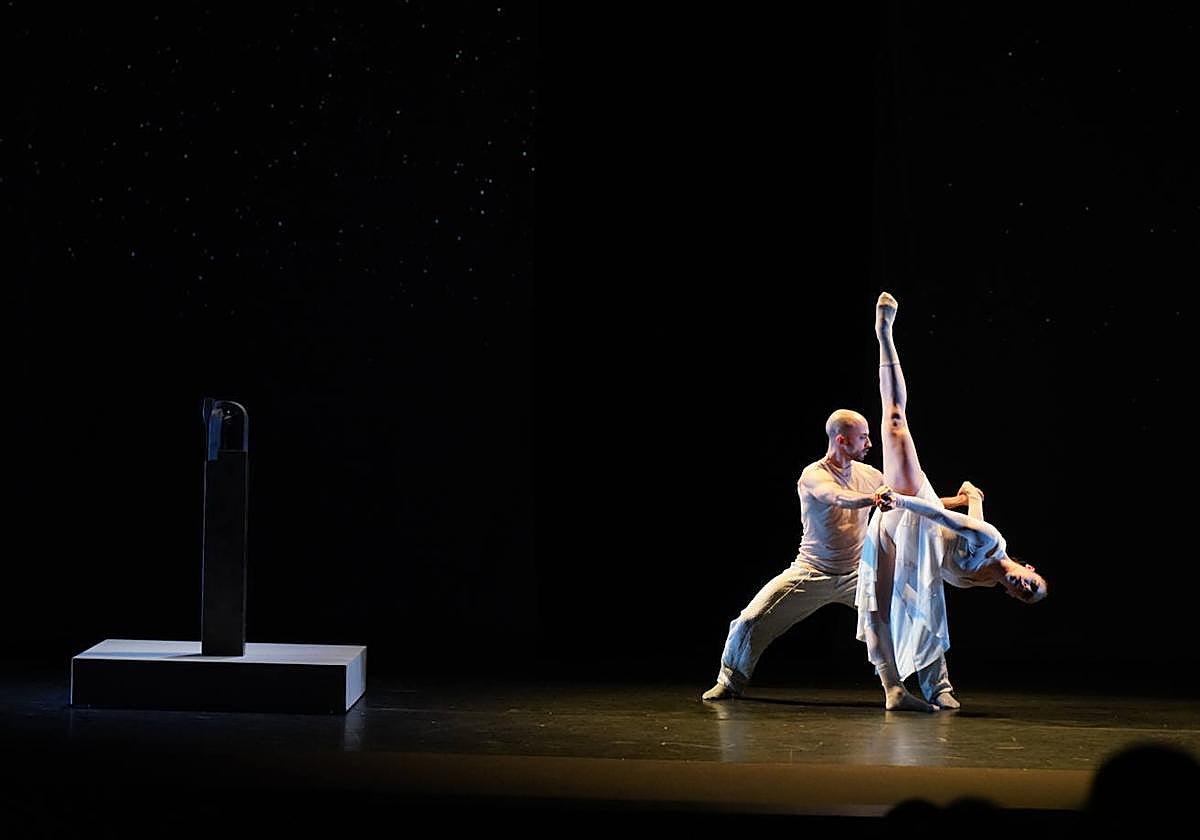 Ciento volando o pájaro en mano