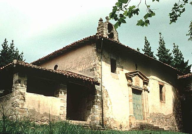 Exterior de la ermita de Elizamendi en 2015.
