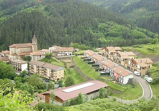 Una vista general del barrio de Angiozar.