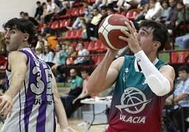 Lakunzak beti du begi artean aurkariaren saskia.