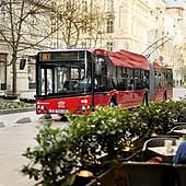 Un trolebus de Solaris circula por las calles de Budapest.