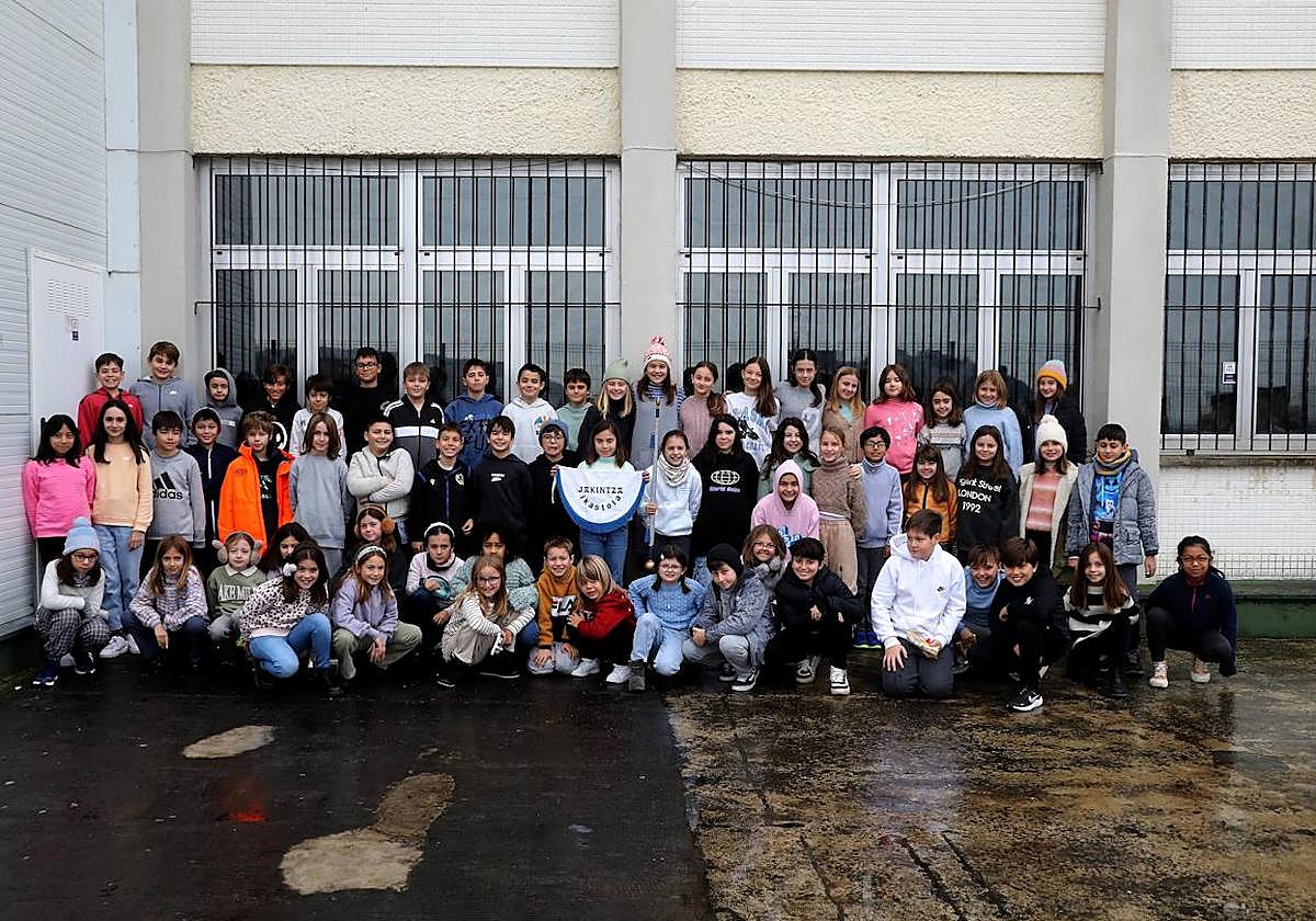 Alumnos de Jakintza Ikastola que van a participar en la tamborrada infantil 2024