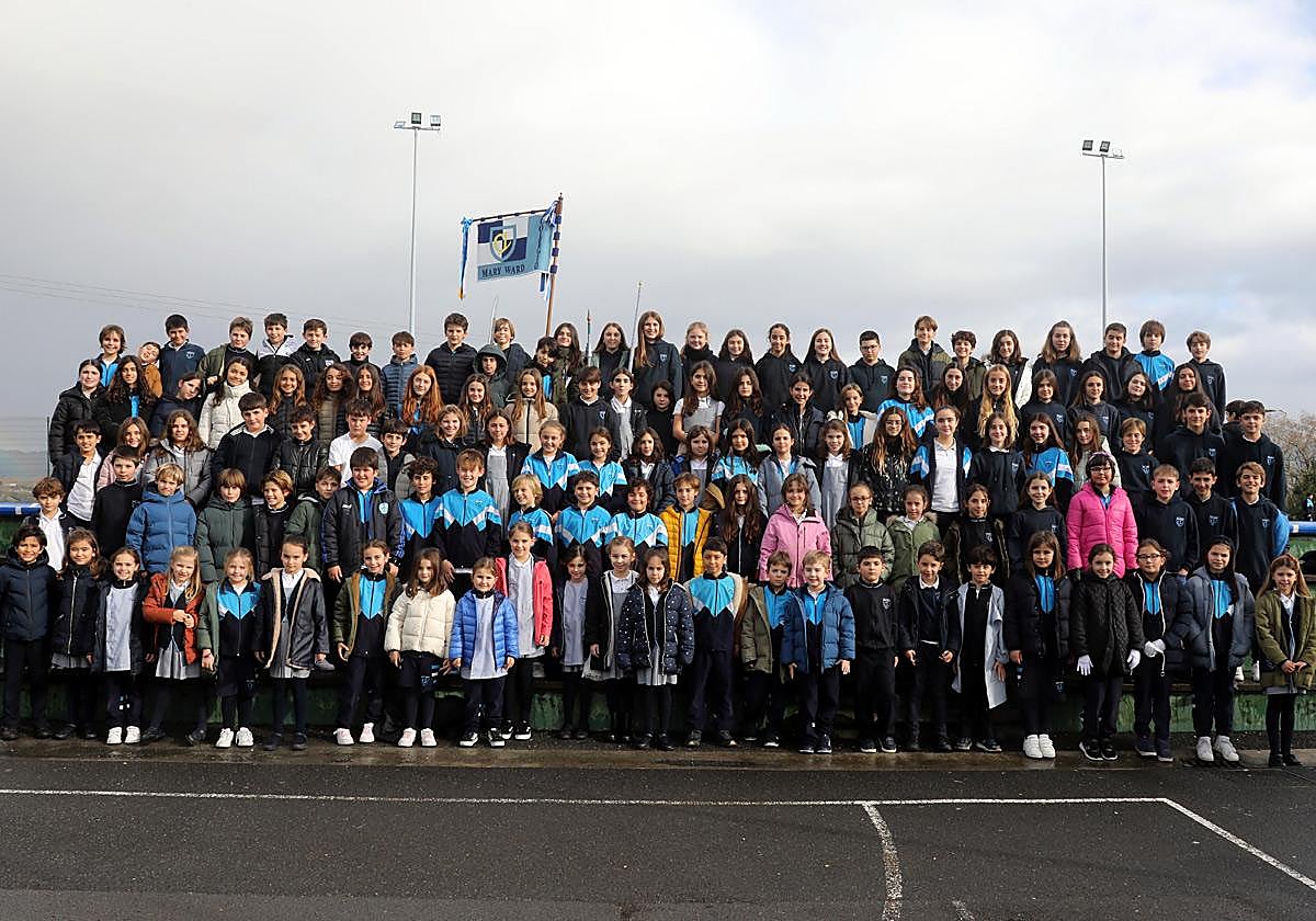 Los componentes de la tamborrada infantil del colegio Mary Ward.