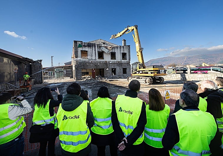 Irun despide su estación de los últimos 60 años