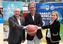 José Ignacio Asensio, Ignacio Núñez y Mónica Pedreira, ayer en Illunbe, el Angulas Aguinaga Arena.