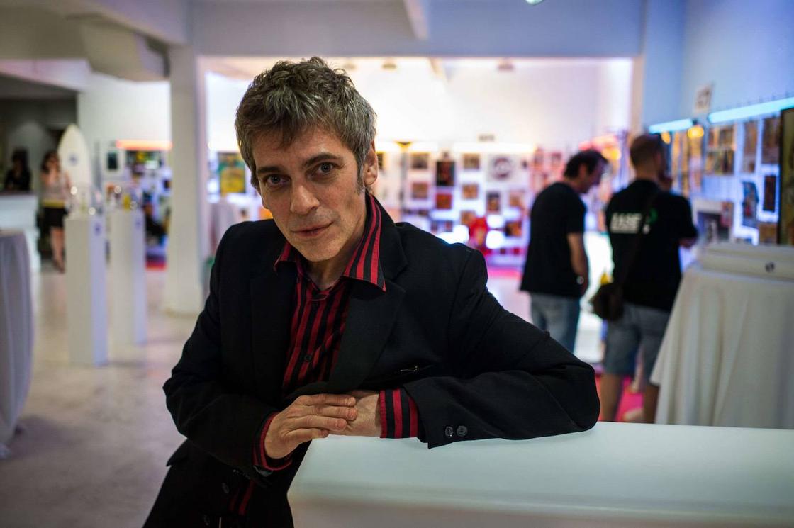 2012: 'Solo Rot' en Kur. A guitarra y voz ofreció un recital privado en la galería de Gros promocionada por una marca de refrescos. «No se trata de un concierto», ironizaba, «sino de quitarle la formalidad insípida al evento».