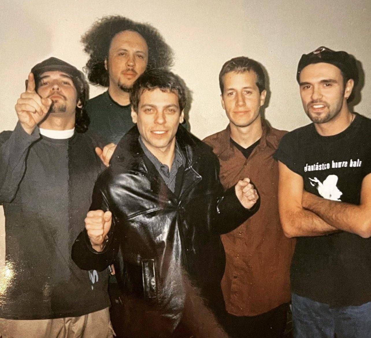 1997: la banda de Ariel. Jacob Reguilón, Tito Dávila, Pablo Serrano y Ricardo Marín (con Rot en el centro) formaron la banda que protagonizó la gira de 'Hablando solo' y los sucesivos cinco años de conciertos.