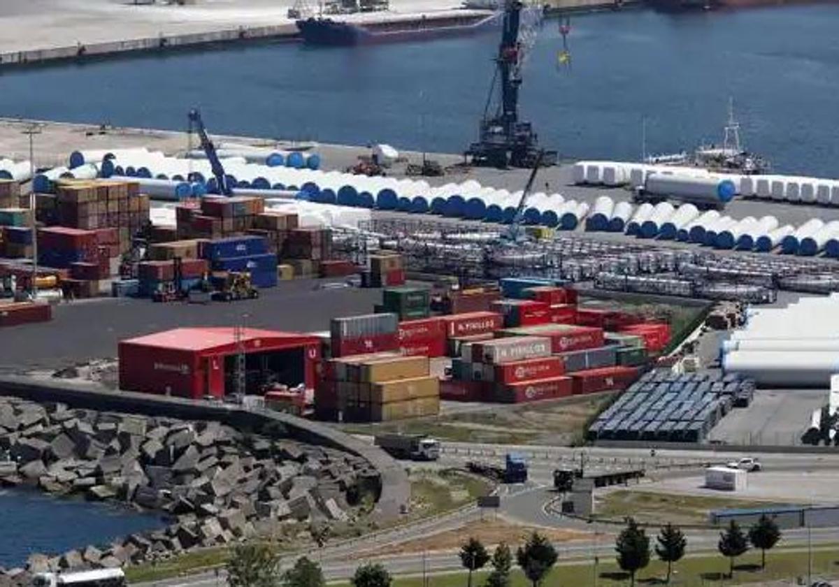 El Puerto de Bilbao ya acumula tres semanas de retraso en varias mercancías