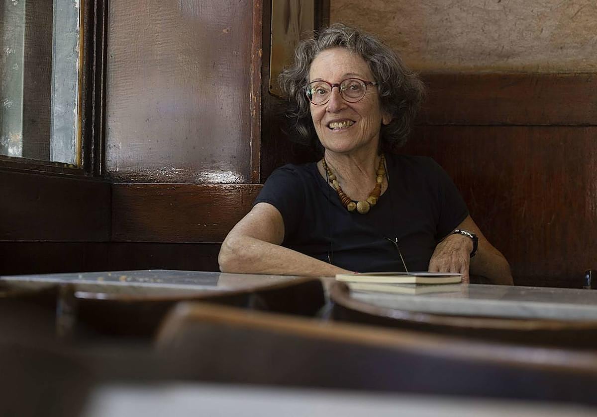 Julia Otxoa alerta en su nuevo poemario contra la vuelta a los discursos del odio y la indiferencia