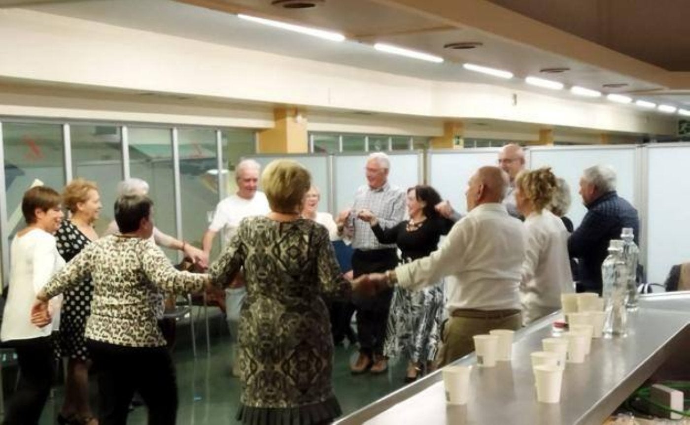 Una de las sesiones que se llevó a cabo en 2023, entonces en el bar del polideportivo de Galtzaraborda.