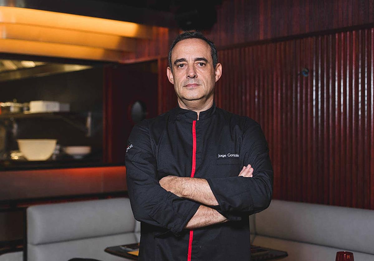 El irunés Jorge González, capitán del Robuchon Madrid, en el reconocido restaurante.