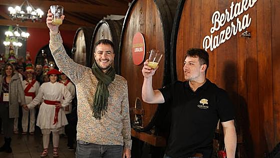 Iñigo Etxezarreta, líder de ETS abre el txotx de Astigarraga: «Hau da gure sagardo berria»