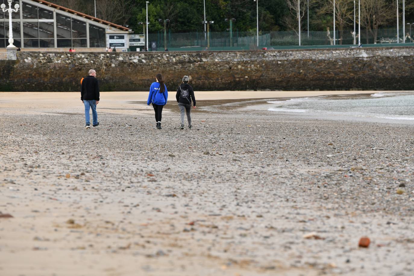 Mañana de nubes y temperaturas altas en San Sebastián