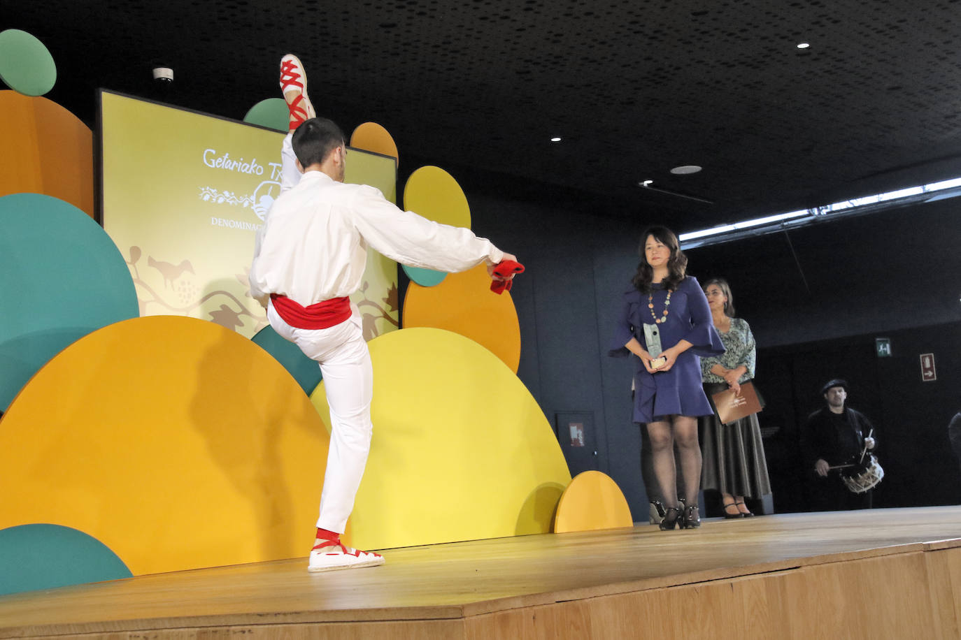 Nueva cosecha del txakoli de Getaria