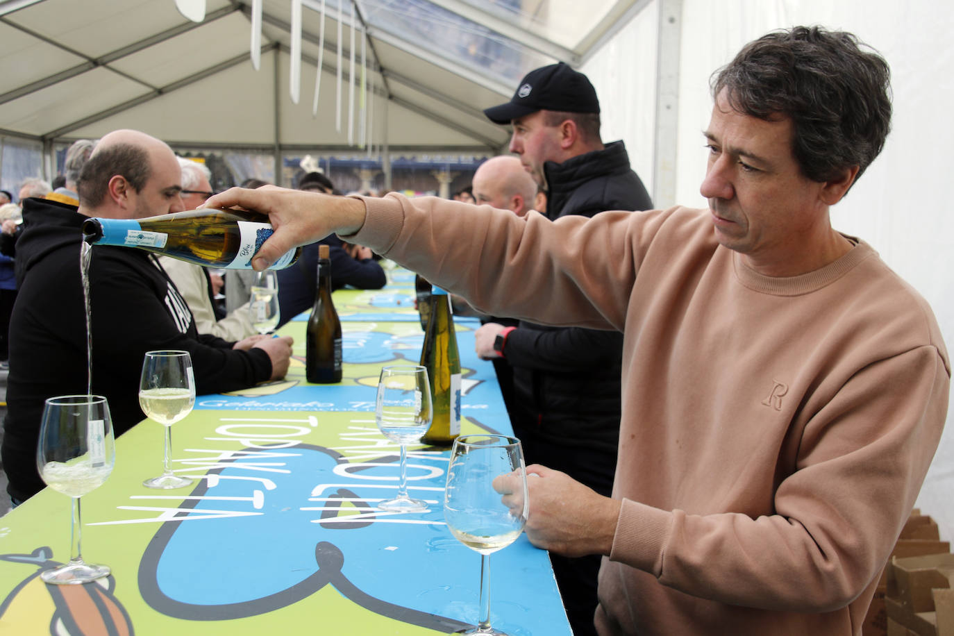 Nueva cosecha del txakoli de Getaria