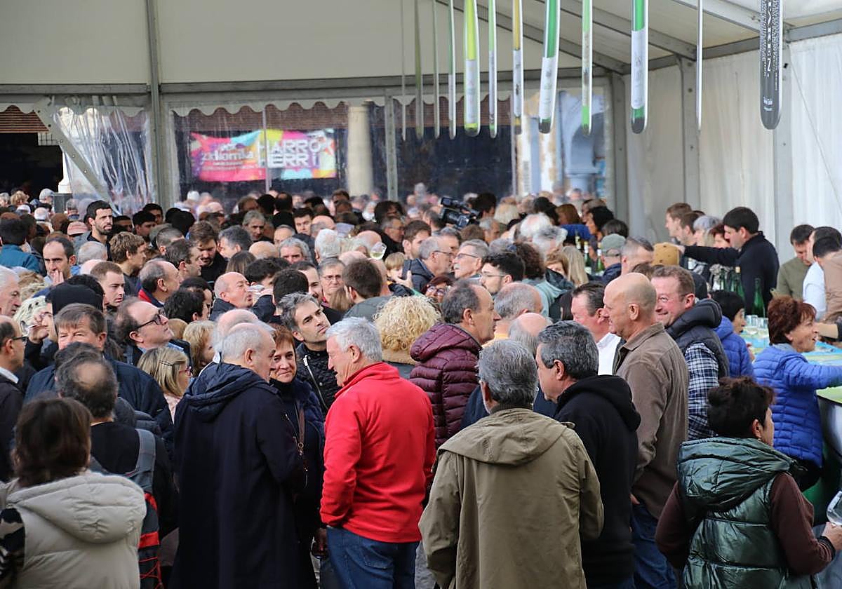 Nueva cosecha del txakoli de Getaria