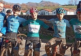Los ciclistas de Oarsoaldea OTXE han rendido a un nivel «sobresaliente» durante la temporada de ciclocross, tanto en Euskadi como en España.