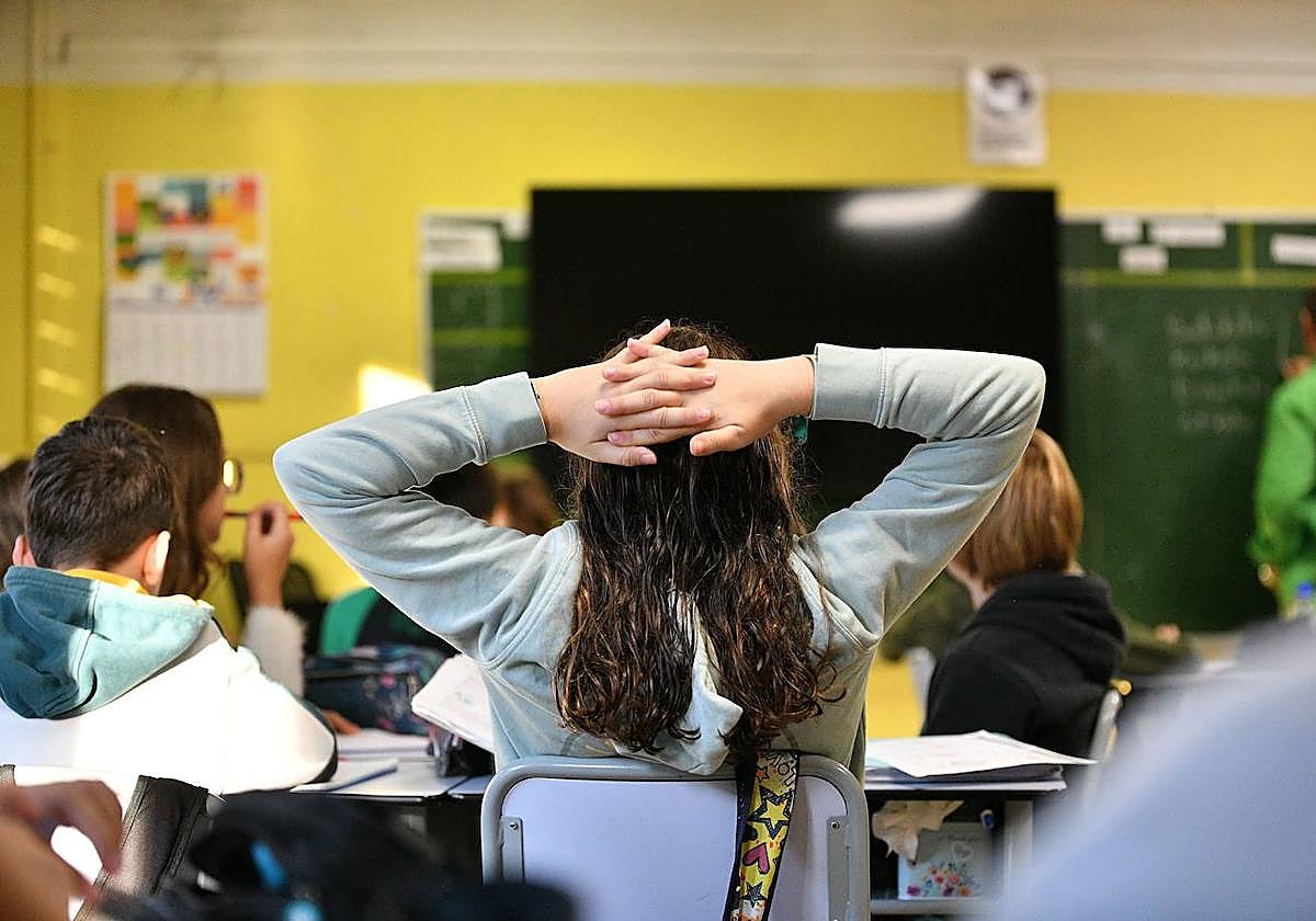 ¿Qué hacen otros países respecto al uso de móviles en los colegios?