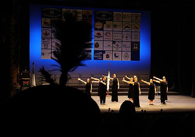 Dantza Taldea en acción este jueves en el Victoria Eugenia.