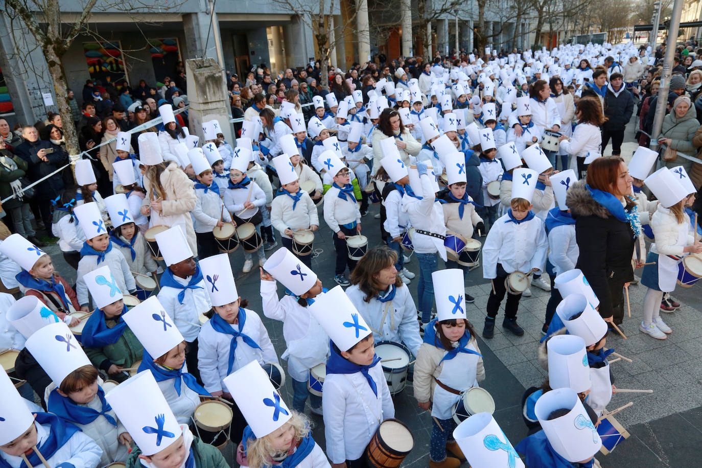 Los txikis de Santa Teresa Ikastetxea, Larramendi y Jesuitinas calientan motores