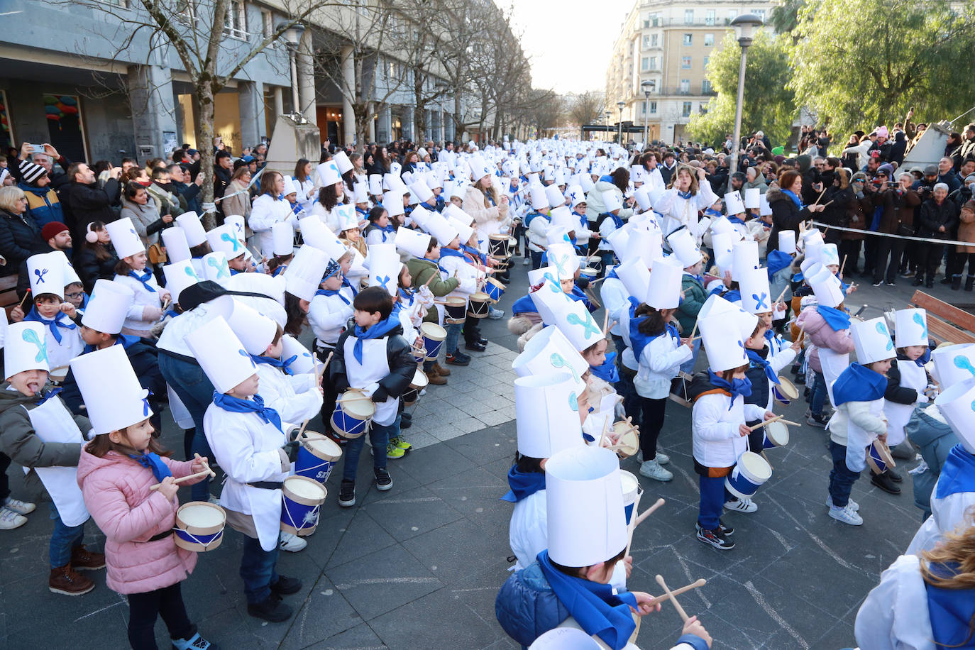 Los txikis de Santa Teresa Ikastetxea, Larramendi y Jesuitinas calientan motores